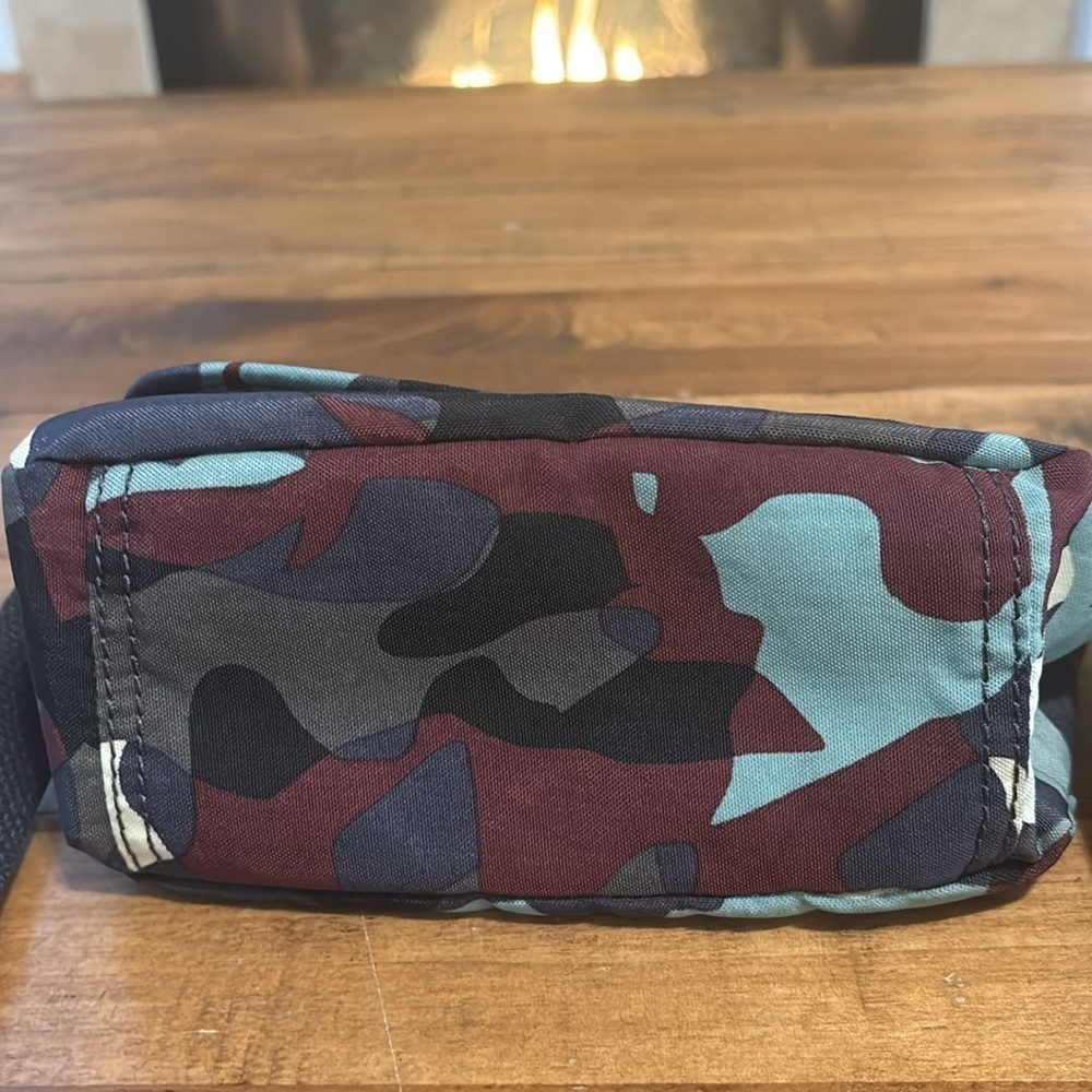 Kipling Camo Crossbody Bag Compact Durable Design - Picture 5 of 6
